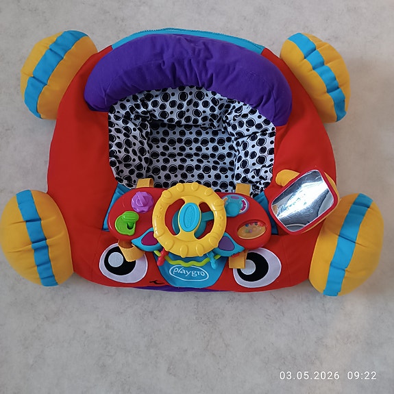 Playgro-auto istuin musiikilla