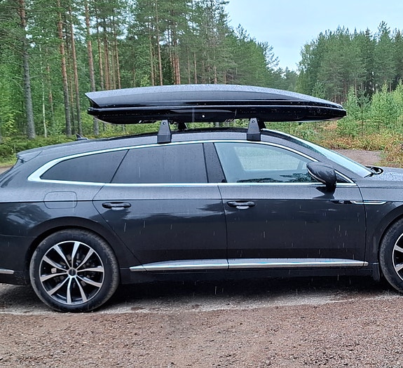 Vuokrattavana Thule Dynamic 900 suksiboksi