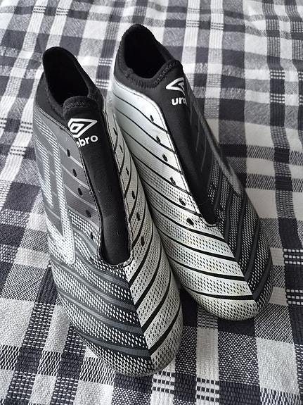 Umbro jalkapallo kengät