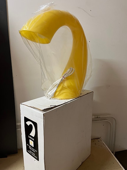 Uusi Eero Aarnio Swan valaisin