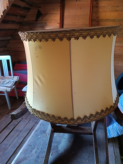 Vanha valaisimen kupu