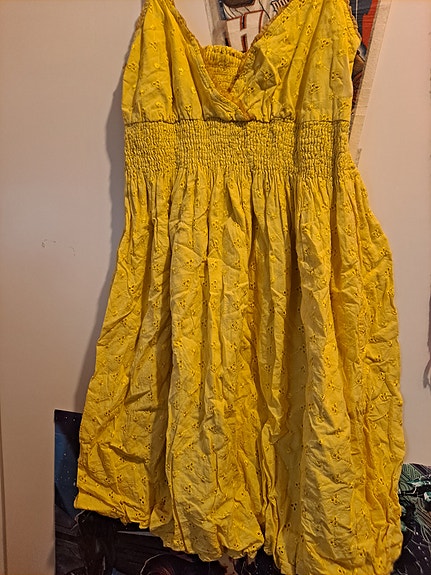 Keltainen mekko S