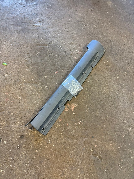 Sivuhelma etu osa oikea Volvo v70 mk2