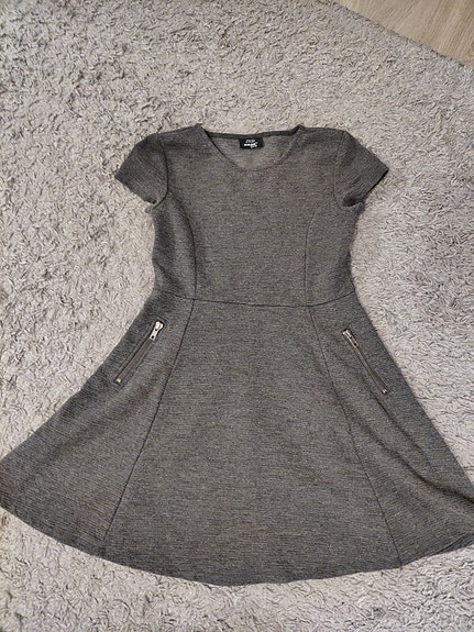 harmaa mekko 146