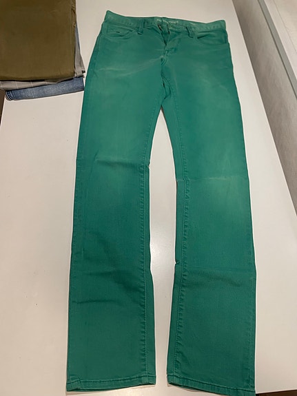 Tommy. H. Upeat vihreät farkut koko W30/34
