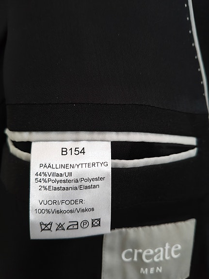 Miesten puku, kerran käytetty yo-juhlassa