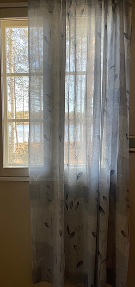 Sinisävyiset kuviolliset verhot 4 kpl