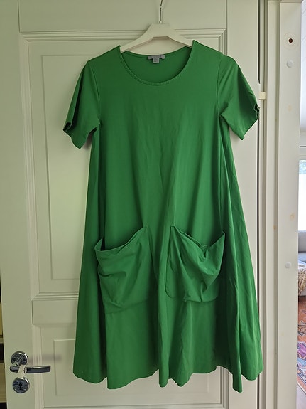 Kirkkaanvihreä COS a-linjainen mekko XS