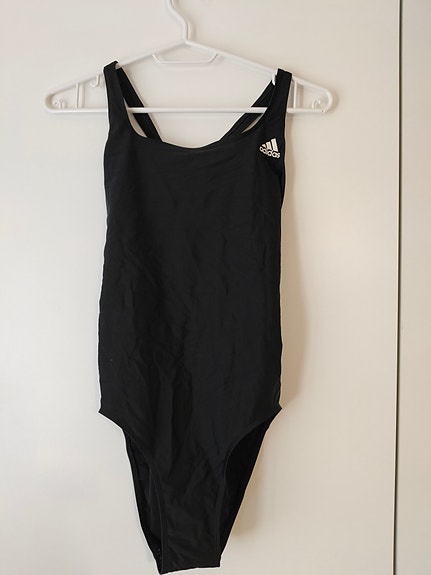 Adidas uimapuku koko 38 musta