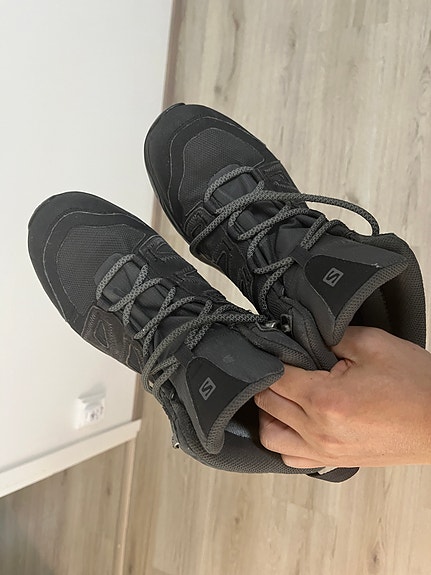Salomon miesten vaelluskengät 42 2/3 hyväkuntoiset
