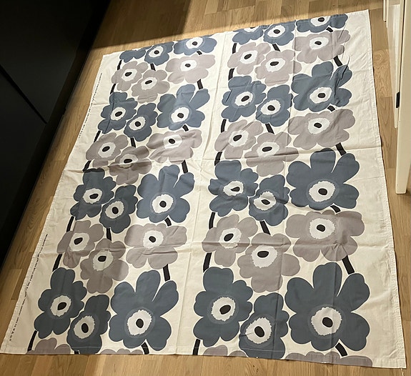 Harmaa Pieni unikko -pöytäliina