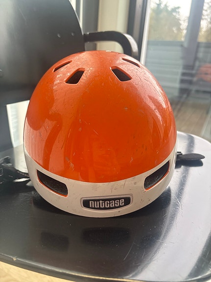 Nutcase pyöräilykypärä oranssi