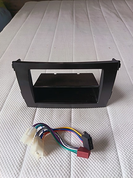 Toyota Corolla E15 2007-13 soitinadapteri + johtosarja
