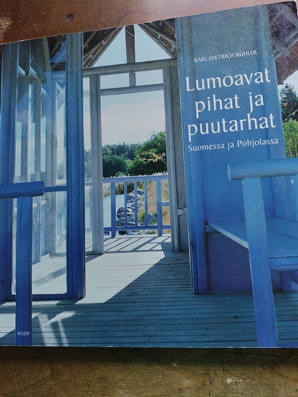 Lumoavat pihat ja puutarhat