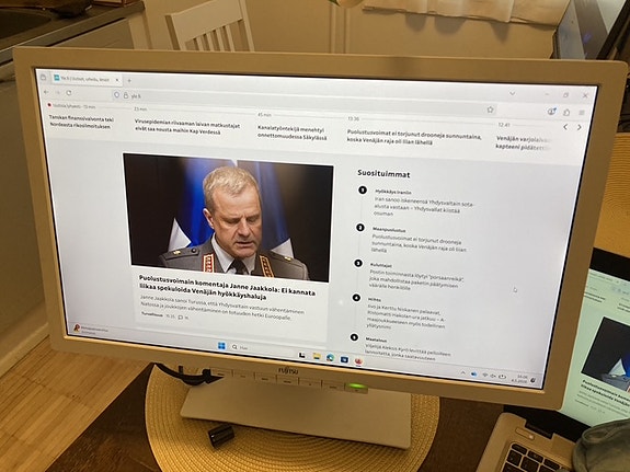 Fujitsu P23T-6 IPS 23" näyttö valkoinen