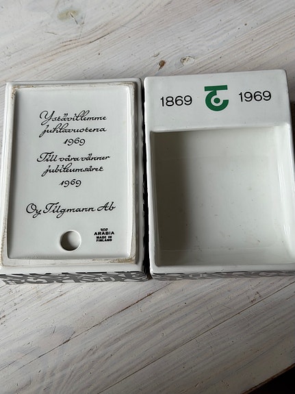 Arabian keraamiset säilytysastiat 2kpl Painotalo Tilgmannin 100 v juhla-astiat