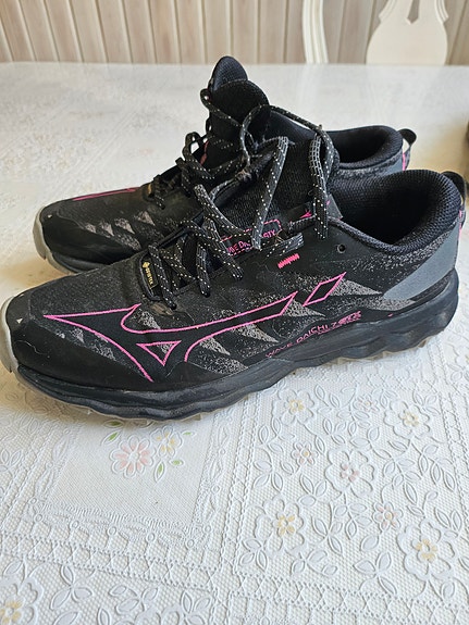 Mizuno, goretex lenkkarit, koko 40.5.