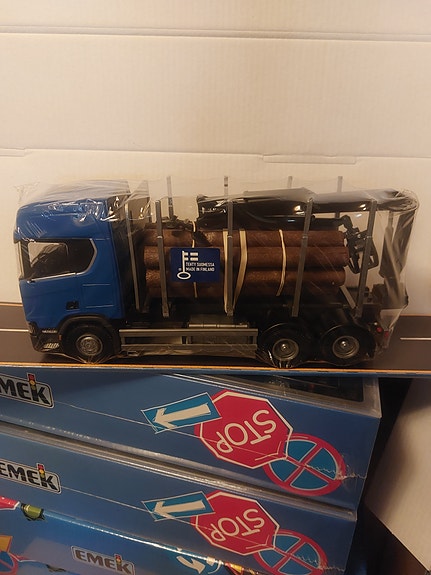 Emek Scania V8 tukkiauto