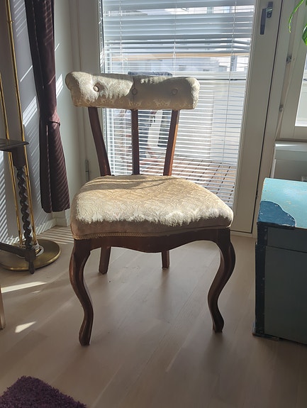 Rokokoo tyylinen antiikkituoli