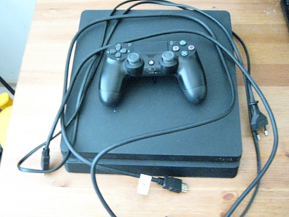 playstation 4 slim