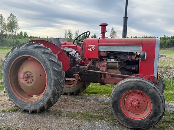 Valmet 565 traktori punainen