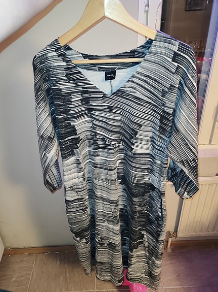 Nanso taskullinen mekko, L