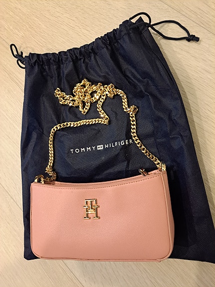 Tommy Hilfiger laukku