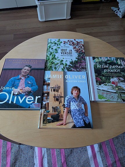 Jamie Oliver ja muita keittokirjoja