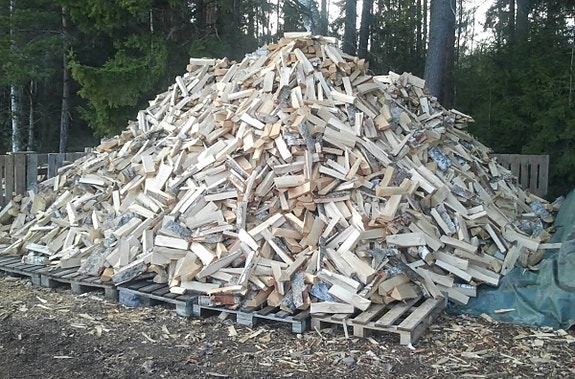 Polttopuut, koivua ja sekapuuta.