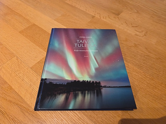 Taivas tulessa Kulje revontulten loimussa - Jorma Luhta kirja