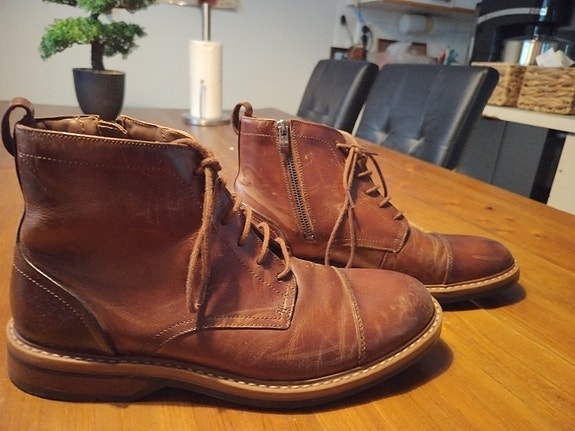Tyylikkäät Clarks kengät Miehille.