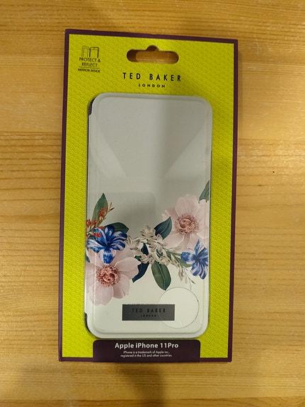 Myydään UUSI iPhone kännykän kotelo/-kuori, avaamaton pakkaus