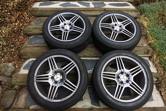 Vito kesärenkaat AMG Look vanteilla.