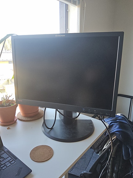 Lenovo 21" näyttö