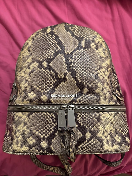 Michael Kors nahkainen reppu käärmekuvio naisille