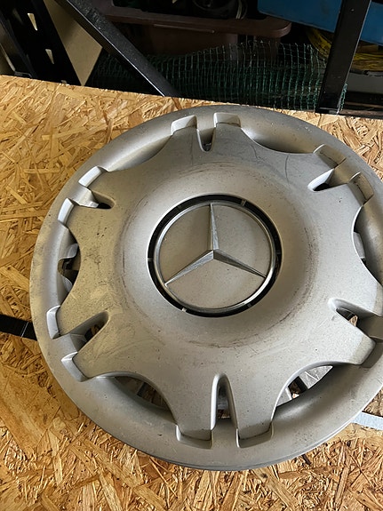 Mercedes-Benz pölykapseleita 2kpl