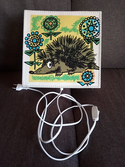 Retro seinävalaisin siili