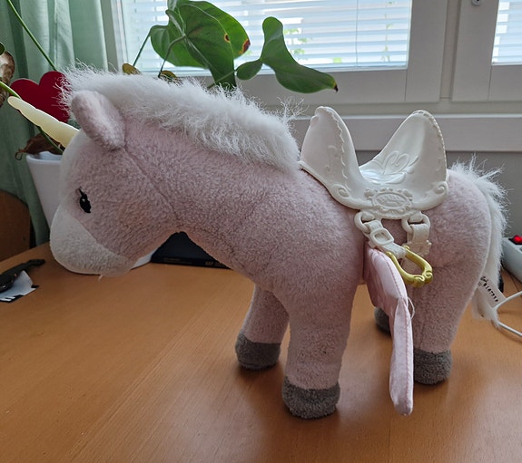 Baby Born nuken yksisarvinen hevonen (unicorn)