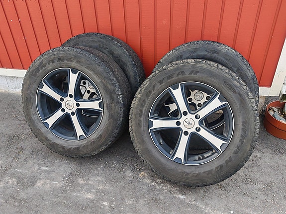 Goodyear All-Terrain Adventure 245/65R17 renkaat vanteilla