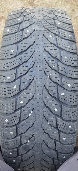 215/65R16C Nokian