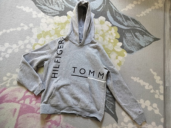 Koko M vähän käytetty Tommy Hilfiger huppari
