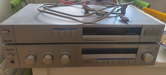 Philips F2133 ‑viritin ja Philips F4132 ‑vahvistin