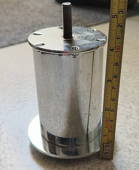 Metalliset jalat  70-80 luvulta..    4 kpl / sarja