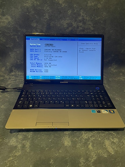 Samsung NP300E5A -kannettava – erittäin vähän käytetty / siistikuntoinen