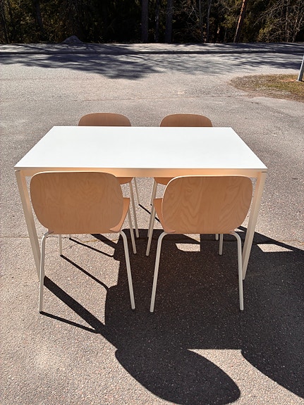 IKEA ruokapöytä ja 4 tuolia valkoinen/koivu