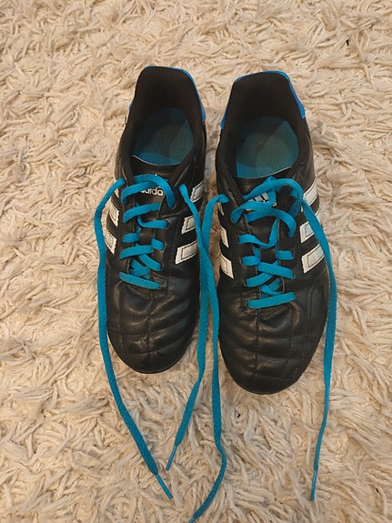 Adidas nappikset 36