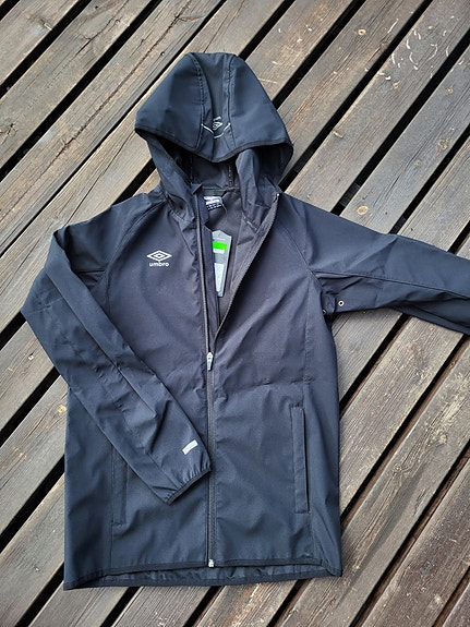 Umbro Uusi takki koko 164 musta unisex