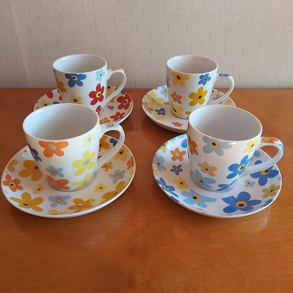 Kukka kuvio Mukit&Lautaset 4kpl