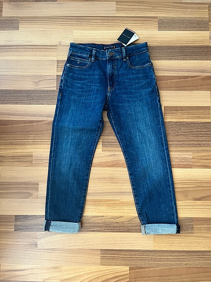Uudet Tommy Hilfiger straight leg farkut. Koko: 140