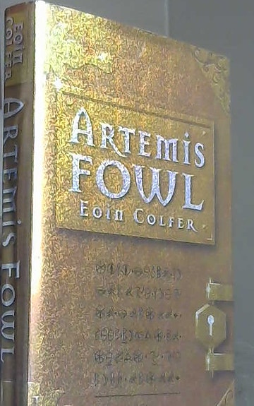Eoin Colfer: Artemis Fowl (WSOY, kovakantinen, suomenkielinen, 2002)